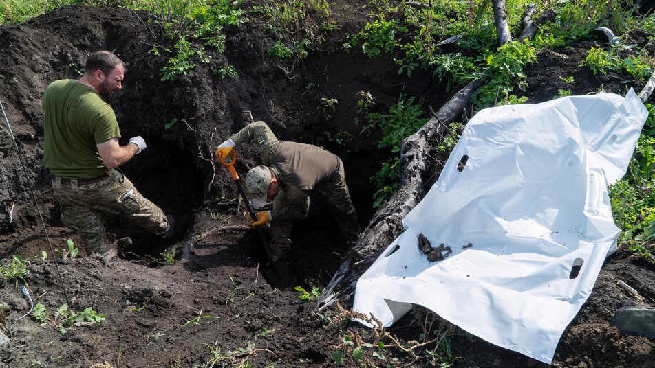 В Харьковской области ищут тела погибших солдат ВСУ (фото, видео)