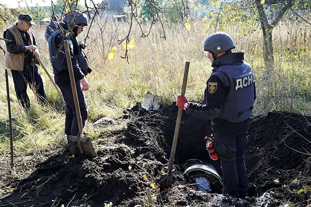 Над Харковом збили російську ракету: фото з місця подій