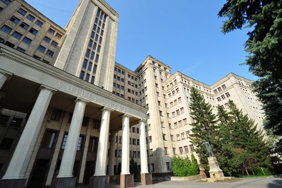 Харьковский национальный университет имени Каразина обвиняют в преподавании на русском языке