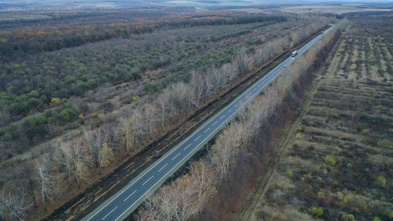 В Харьковской области восстановили мост через Северский Донец, разрушенный обстрелами  (фото)