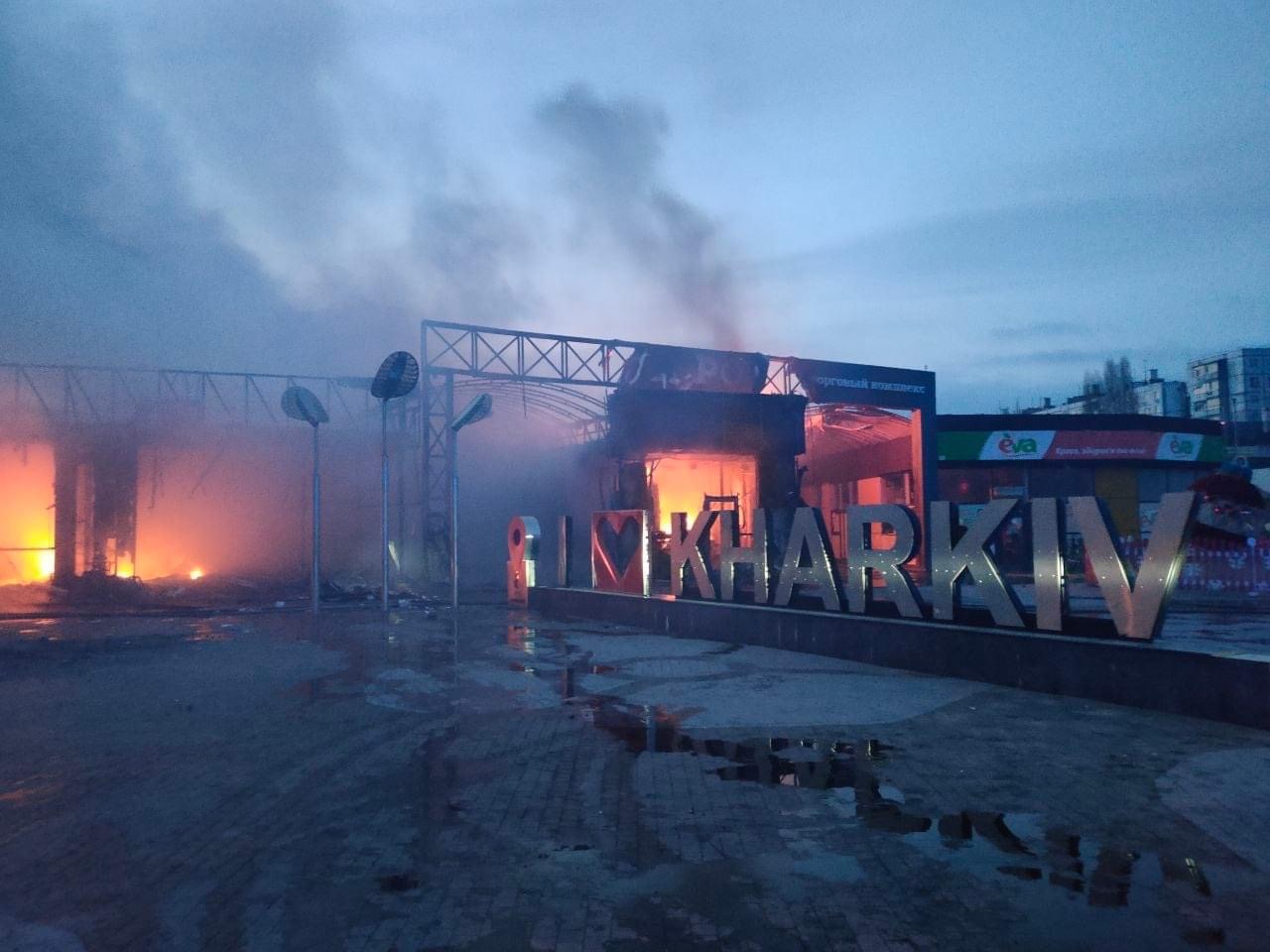 На сгоревший рынок на Салтовке возвращаются продавцы и покупатели (видео)