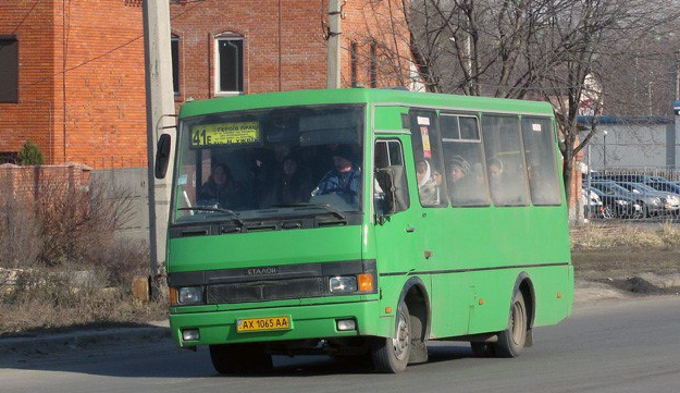 На Северной Салтовке закрыли два автобусных маршрута