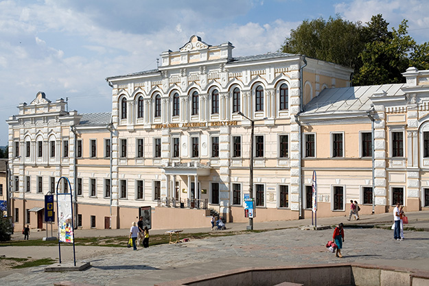 Харьковский вуз ищет декана и преподавателей (список вакансий)