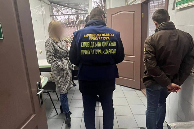 В Харькове врач платила деньги за то, чтобы ходить на работу