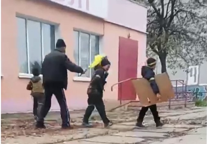 В Харьковской области мужчина отобрал у детей флаг Украины