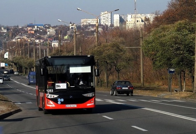 У Харкові автобус на постійній основі змінює маршрут
