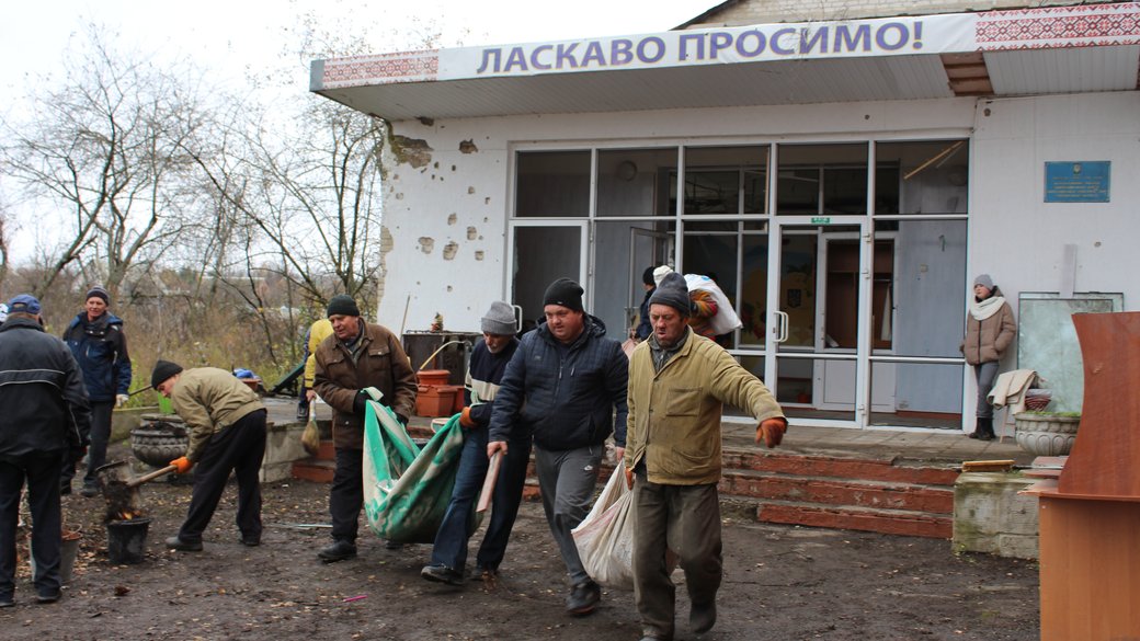 Світла і дров немає, магазини не працюють, транспорт не ходить: як живуть Циркуни за півроку після звільнення