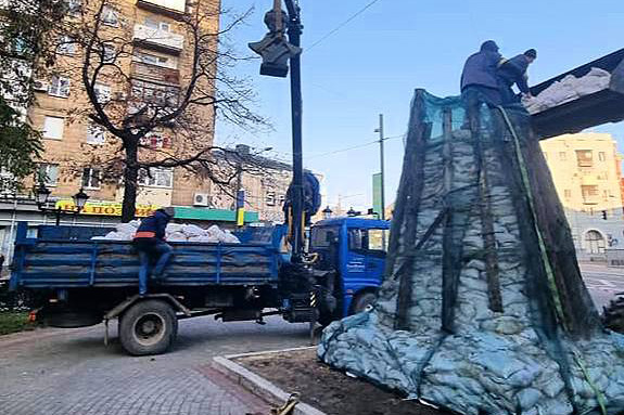 В Харькове демонтировали памятник Пушкину