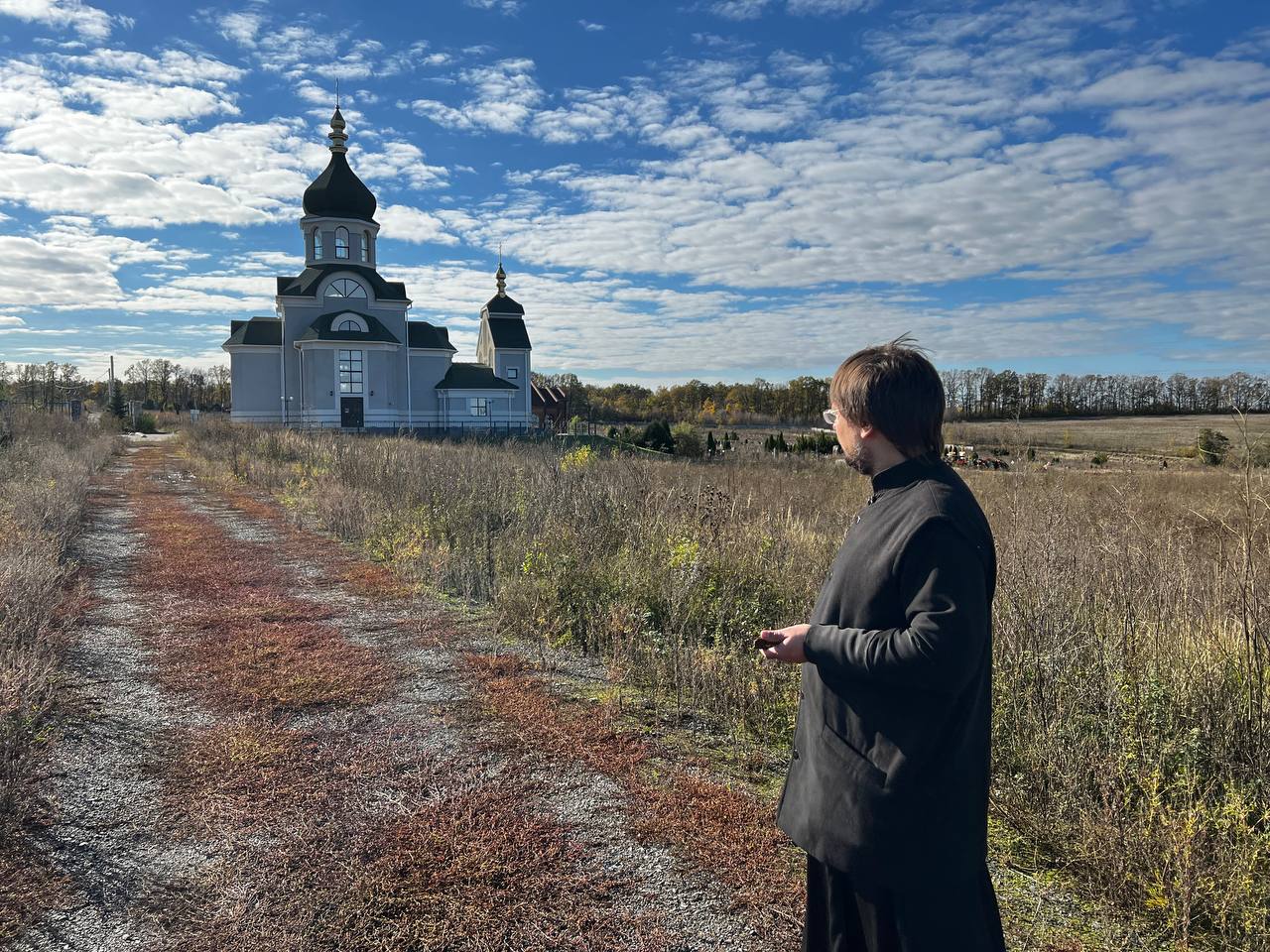 Россияне заминировали церковное кладбище в пригороде Харькова
