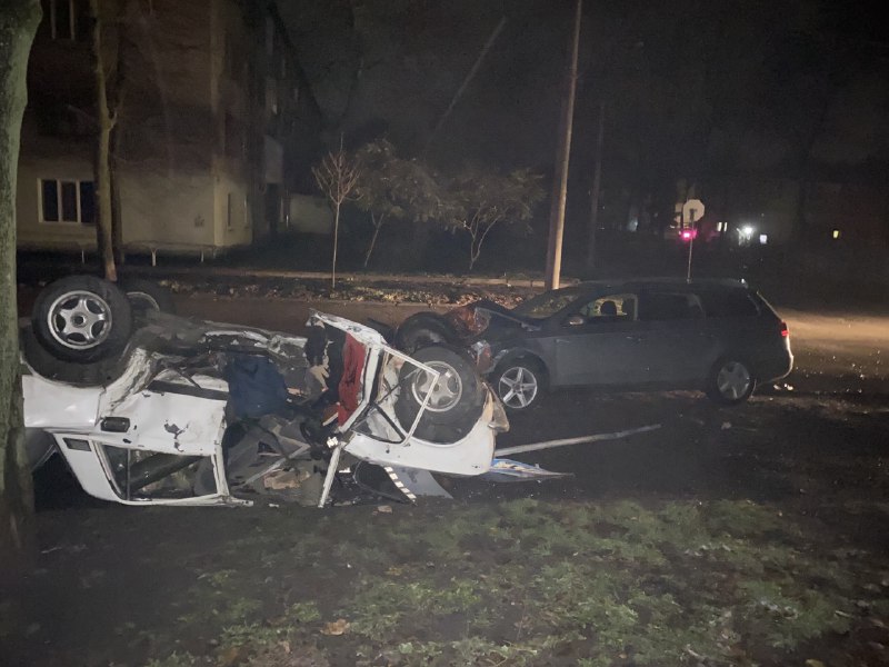 Авария в Харькове: разбитая машина перевернулась на крышу (фото)