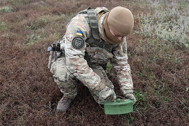 У Харківській області виявили мінний коридор (фото)