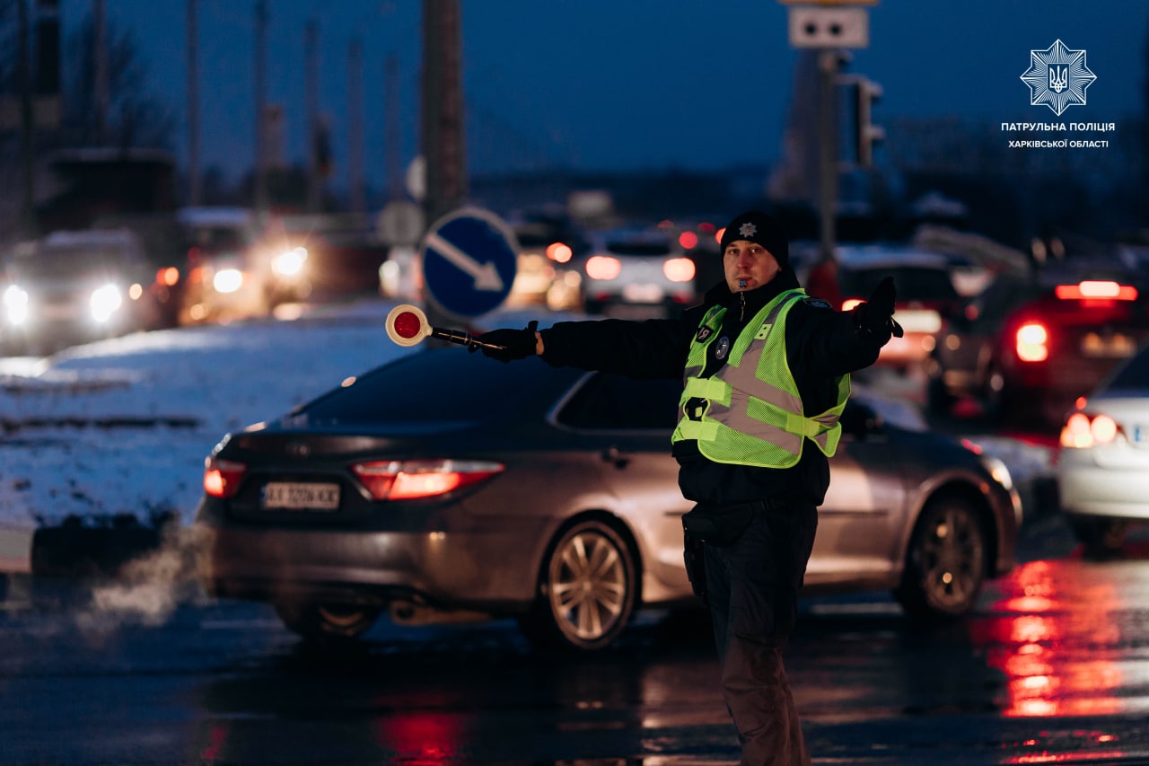 В Харькове – пробки на дорогах, очереди на заправках и толпы на остановках