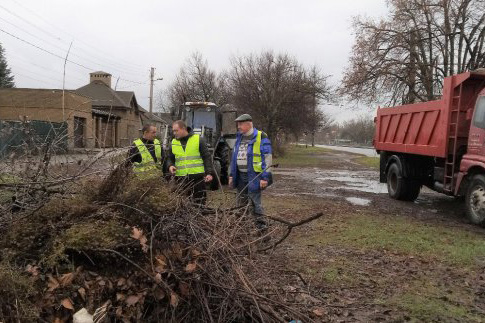 Харьковчан просят доносить мусор до мусорных баков и не создавать свалок