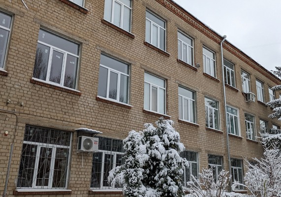 У Харкові відремонтували ліцей, який кілька разів потрапляв під обстріл (фото)