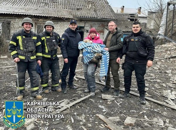 На Харківщині з-під завалів після обстрілу врятували собаку (фото)
