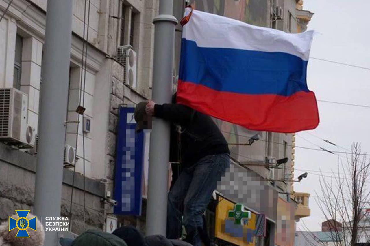 Задержан харьковчанин, который в 2014 году поднимал флаг РФ над зданием горсовета