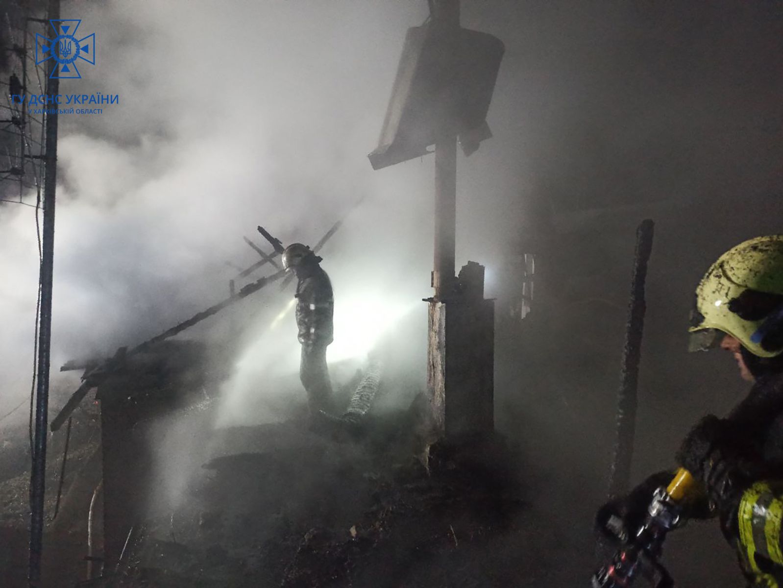 На Харківщині пролунали вибухи після прильотів, на місці - велика пожежа