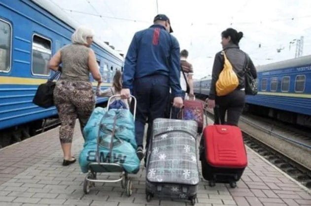 Жители опасных районов Харьковской области массово эвакуируются