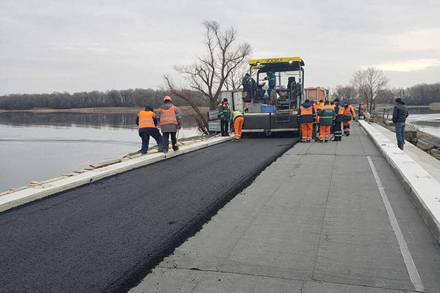 Под Харьковом восстановили мост через Печенежское водохранилище