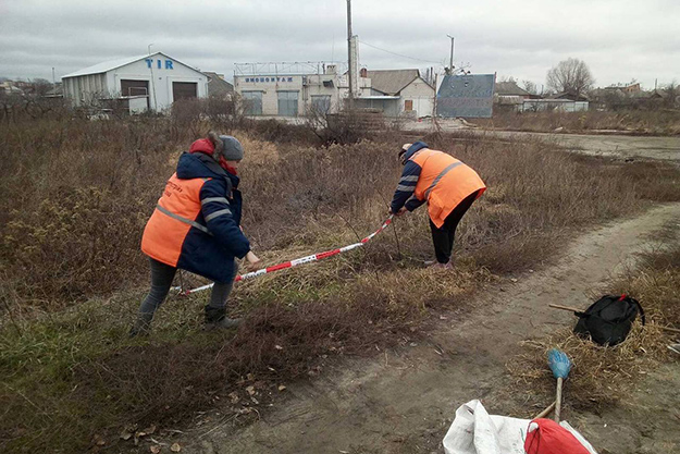 В Ізюмі на зупинці транспорту знайшли дві міни