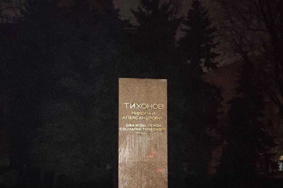 В Харькове снесли памятник советскому премьеру