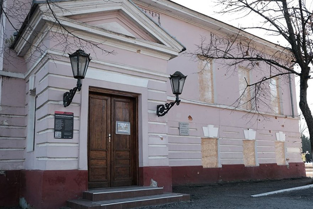 Из музея в Харьковской области, пострадавшего от российских солдат, вывозят экспонаты