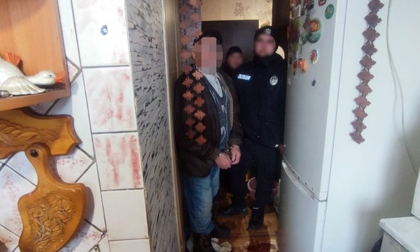 В Харькове пожилой мужчина зарубил приятеля топором и отрезал ему голову (фото)