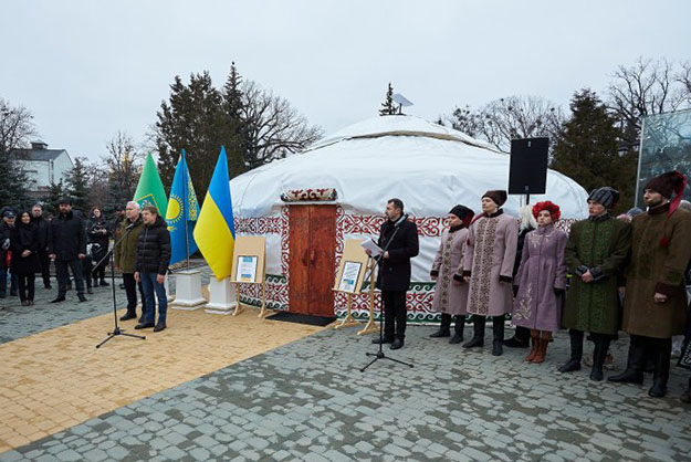 У центрі Харкова з'явився незвичайний пункт обігріву (фото)