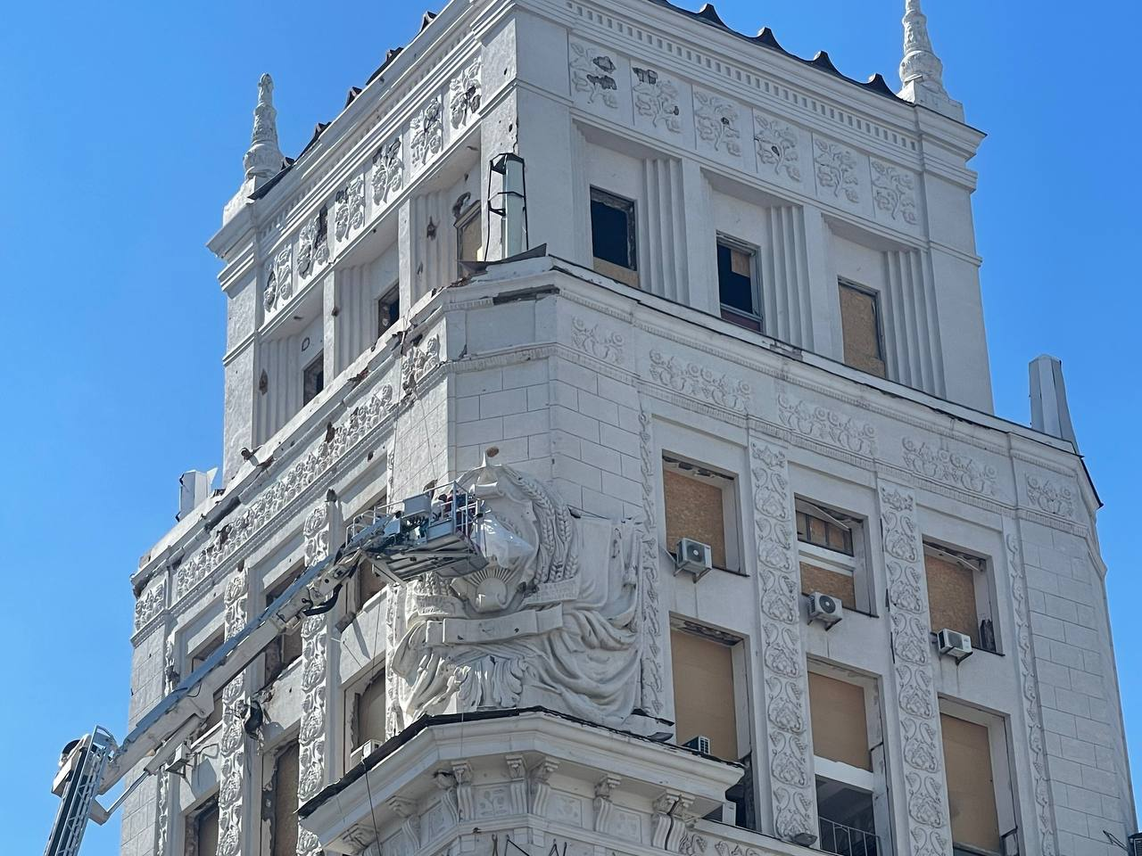 Со здания харьковской мэрии снимут символику СССР