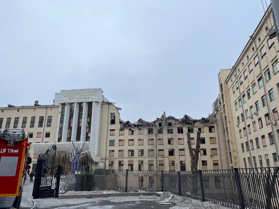 РФ вдарила ракетами по центру Харкова: влучання – у будівлю університету та житловий будинок