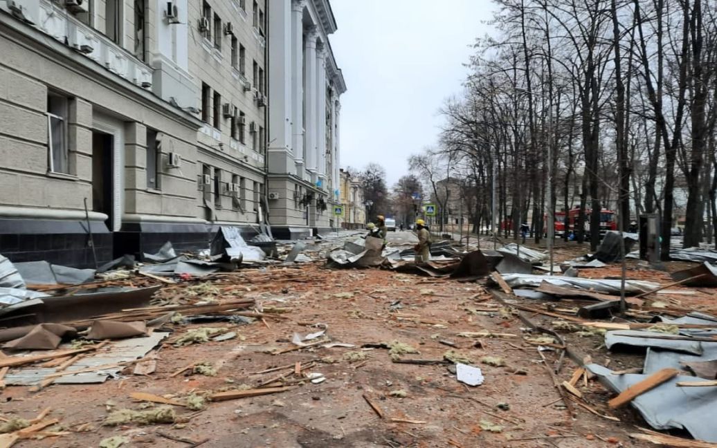Во время мартовского ракетного обстрела Олега Синегубова привалило бронированной дверью