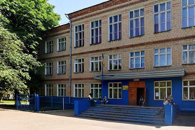 В Харькове школы избавят от имен