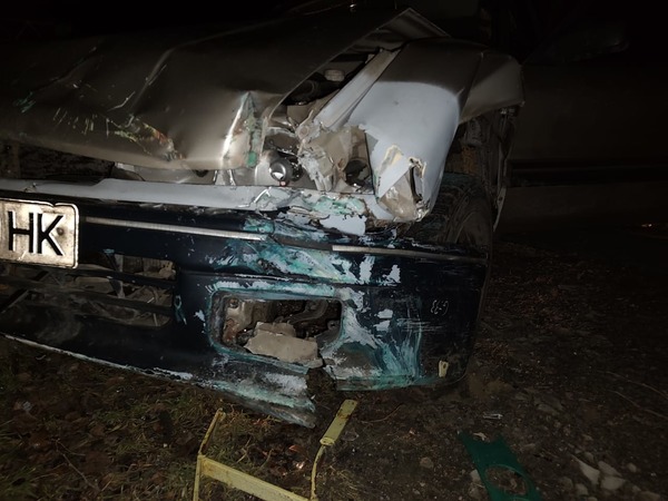 В Харьковской области пьяный водитель влетел в столб и погиб (фото)