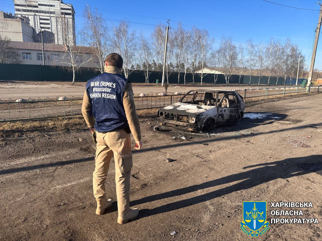 На Харківщині під російські обстріли потрапили машини цивільних: є жертви (фото)