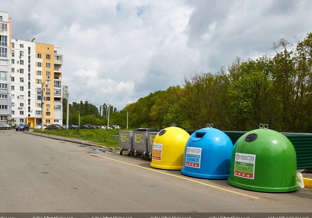 В Харькове перекрасят мусорные контейнеры