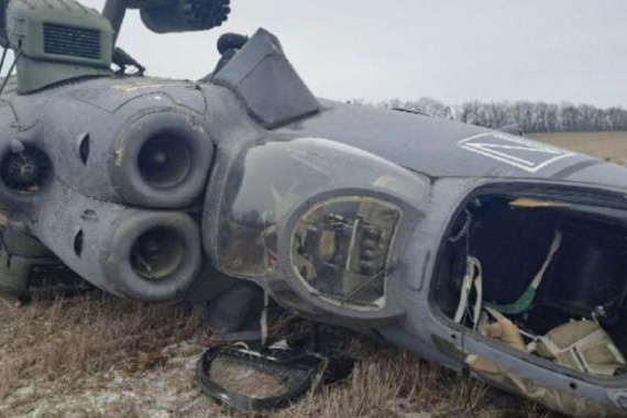 В Харьковской области нашли сбитый российский вертолет (фото)
