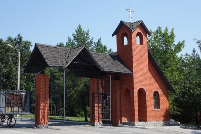 Харків'ян просять не ходити на цвинтар: воно заміноване