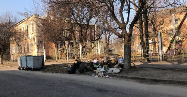 Жители Харькова, чьи дома пострадали от обстрелов, могут бесплатно вывезти строительный мусор