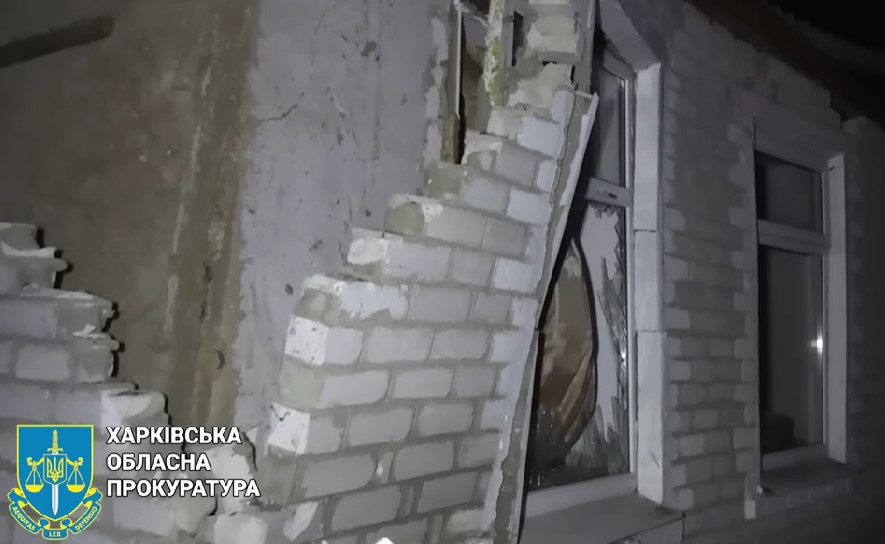 РФ знову вдарила по Харкову ракетами: відео з місця прильотів