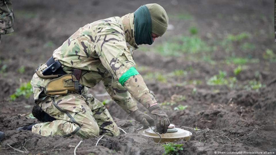 Харківські заводи розробляють машини для саперів