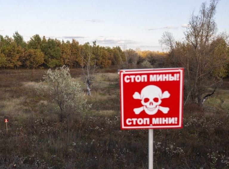 В части Харьковской области запретили ходить в леса, на реки и кладбища