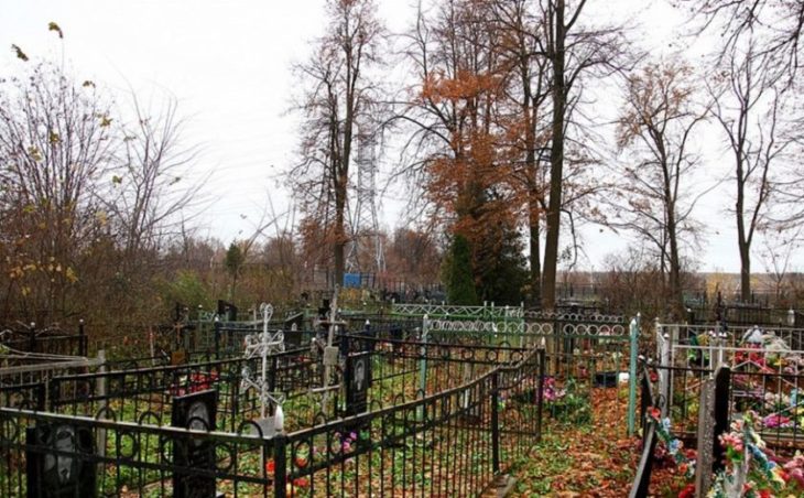У Харківській області жінка підірвалася на кладовищі