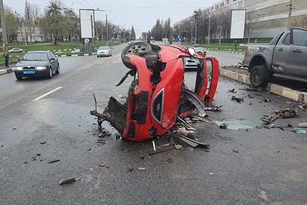 Авария в Харькове: машины - всмятку, есть жертвы (фото)