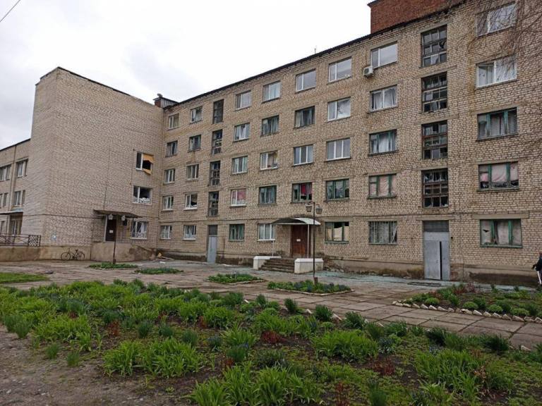 У Вовчанську російські війська обстріляли лікарню, поранено жінку