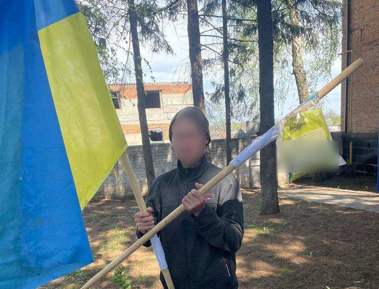 В пригороде Харькова с могил солдат ВСУ украдены флаги
