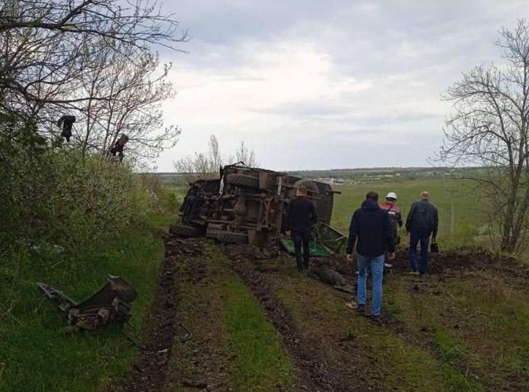 Під Харковом машина енергетиків підірвалася на міні, загинула людина