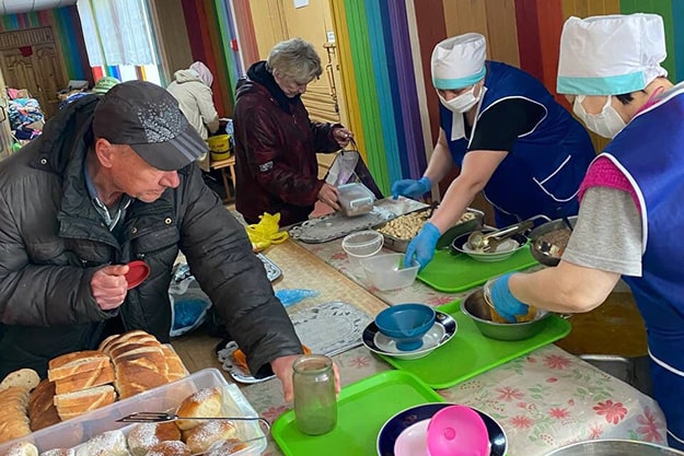 В Харькове продолжают раздавать бесплатные обеды