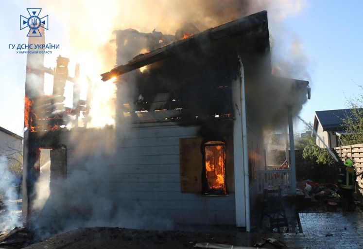 В центре Харькова несколько часов горел дом (видео)