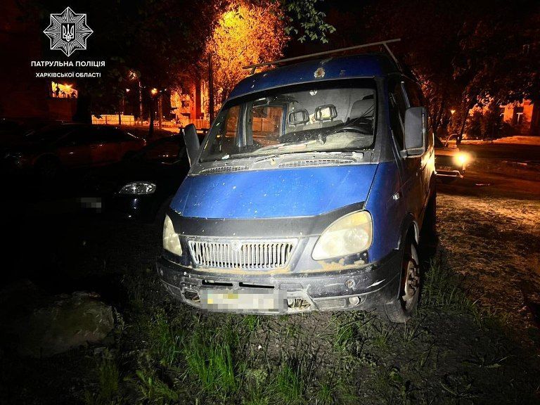 В Харькове угнанную машину нашли разбитой