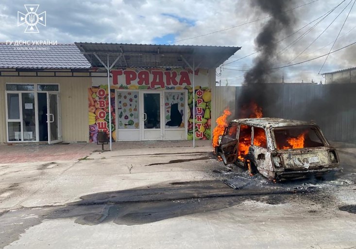 РФ вдарила з "Торнадо" по ринку в Харківській області: є постраждалі (фото)